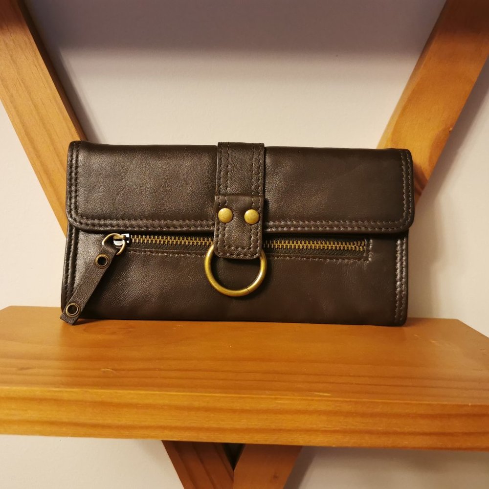 Danier genuine leather purse /wallet brown very soft leather w buckle & zipper